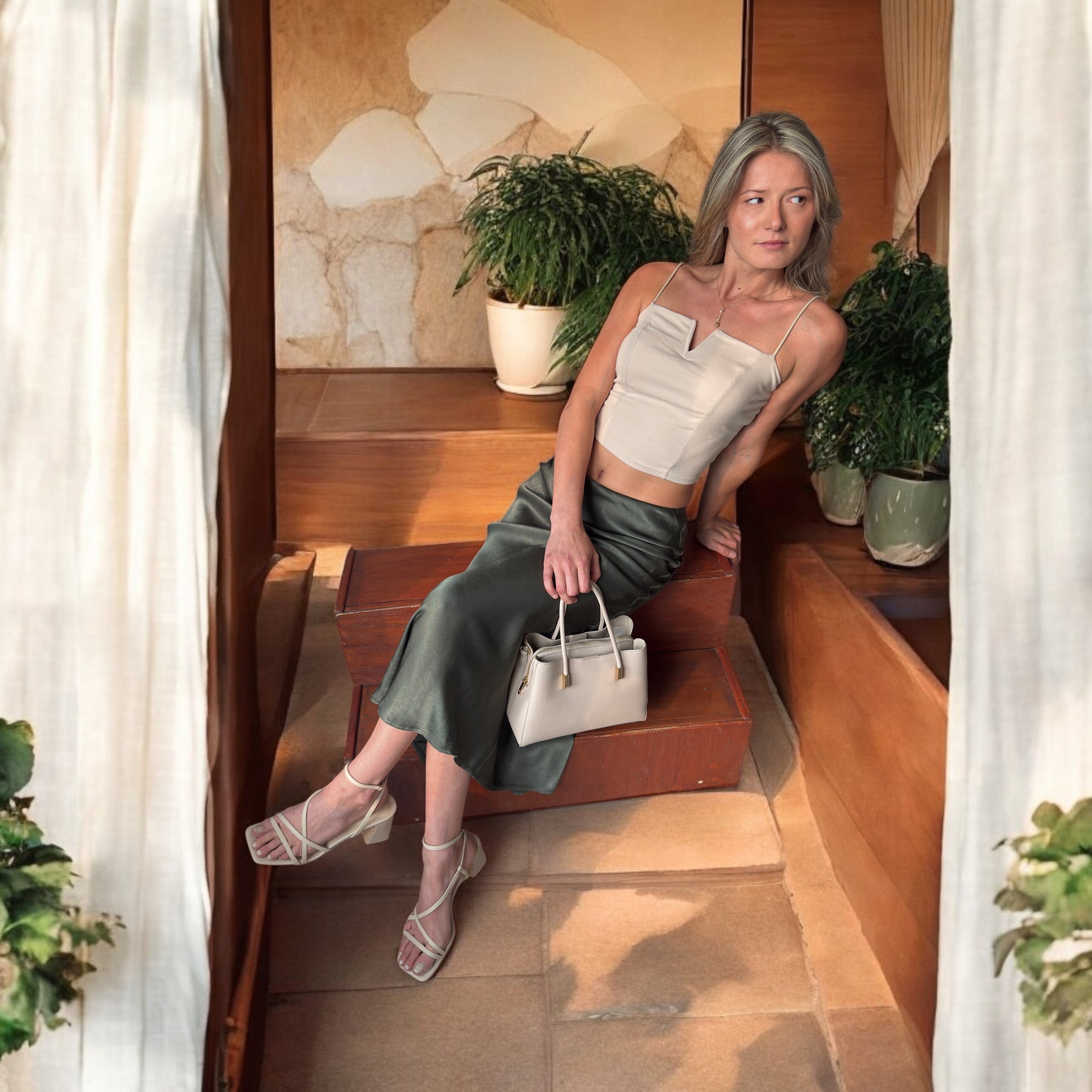 Top à bretelles avec col en V - miniature 3