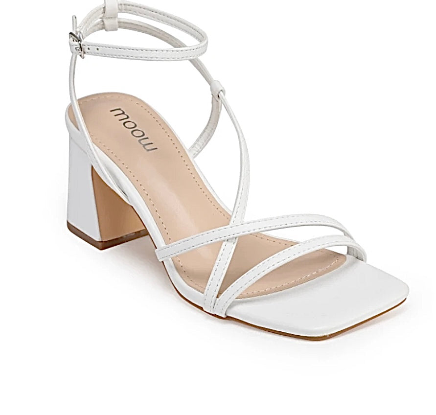 SANDALES avec des brides - miniature 3