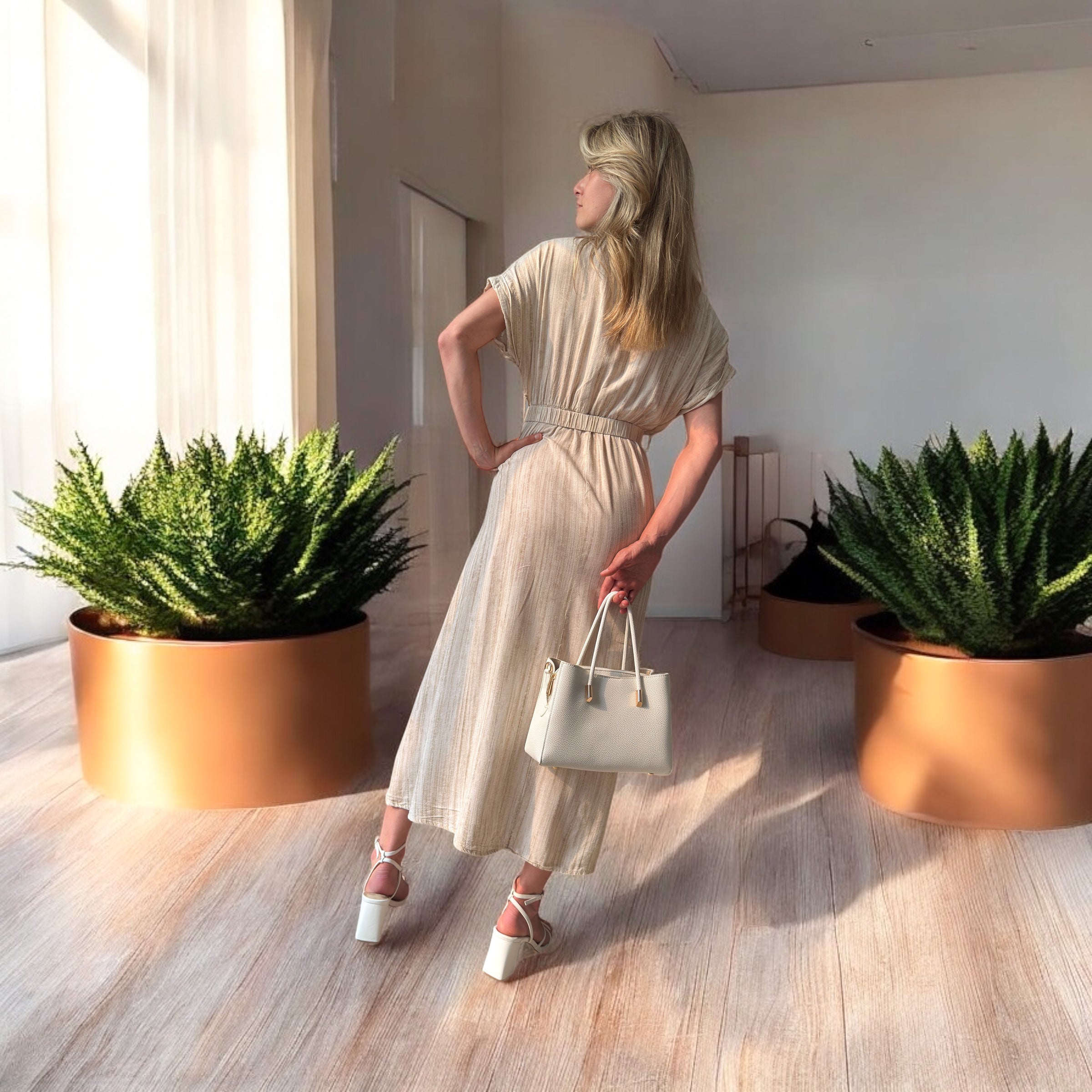 Robe beige - miniature 3